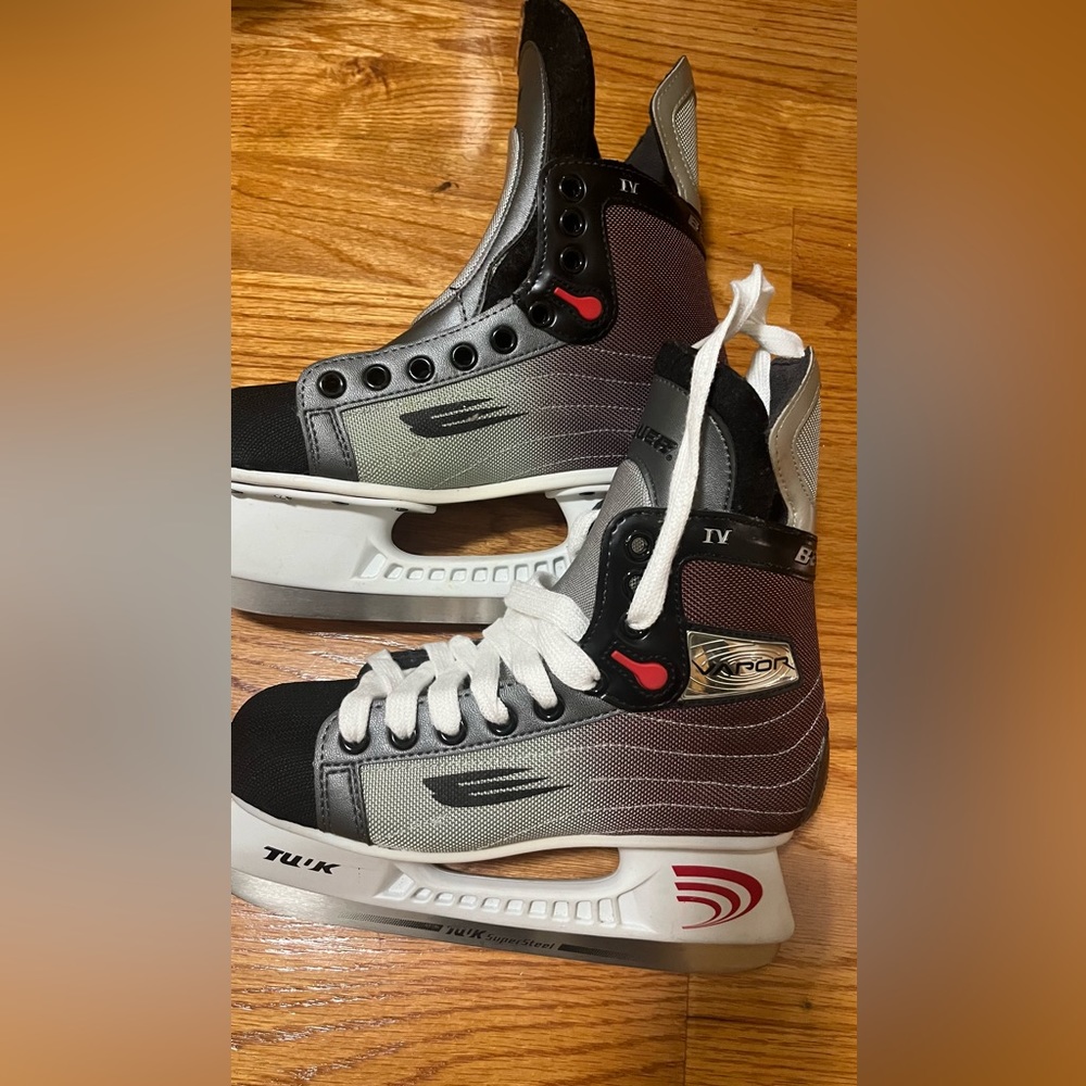 Eddie Bauer Vapor IV ice skate
